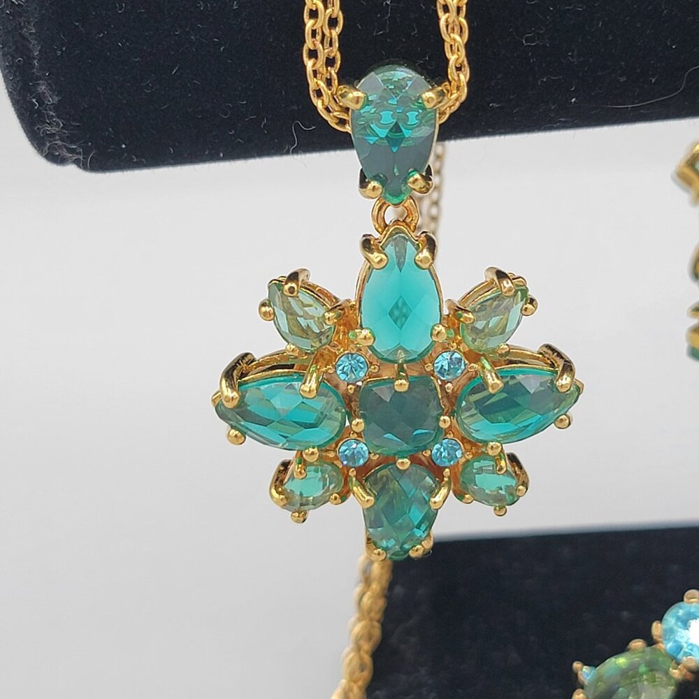 Joan Rivers Collection Turquoise Rhinestone Set - Picture 6 of 10